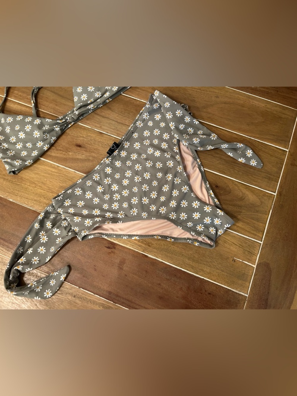 Cotton on BODY Daisy Print High-Waist Bikini Set. Small. - Picture 2 of 7